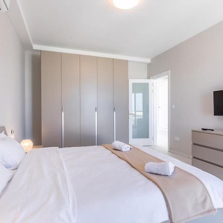 Unique Penthouse With Private Heated Jacuzzi, Close To Restaurants And Night Life Is-Swieqi Kültér fotó