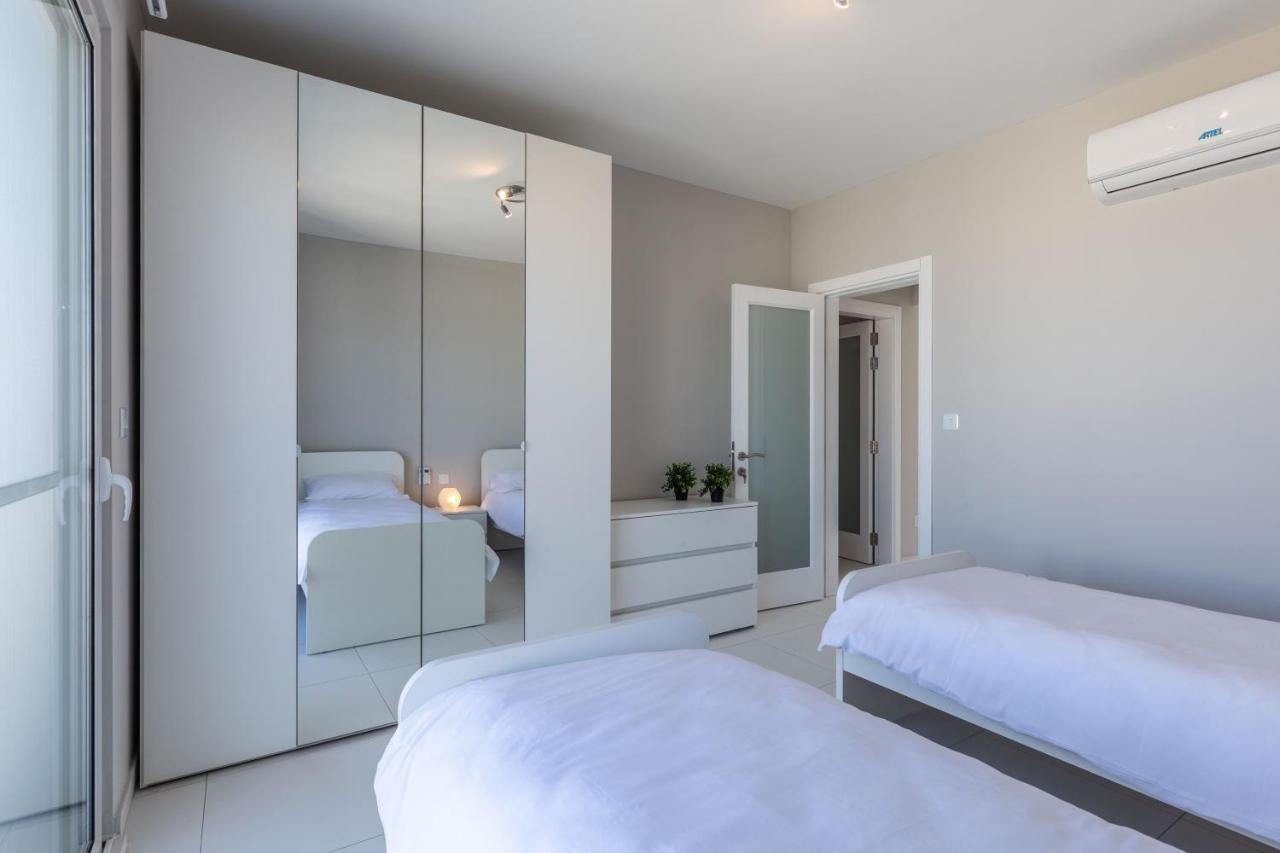 Unique Penthouse With Private Heated Jacuzzi, Close To Restaurants And Night Life Is-Swieqi Kültér fotó