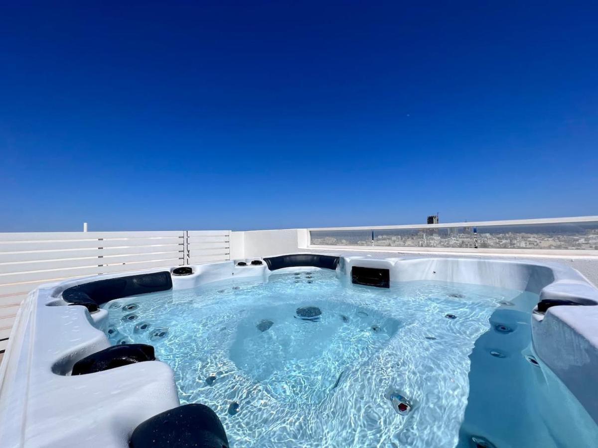 Unique Penthouse With Private Heated Jacuzzi, Close To Restaurants And Night Life Is-Swieqi Kültér fotó