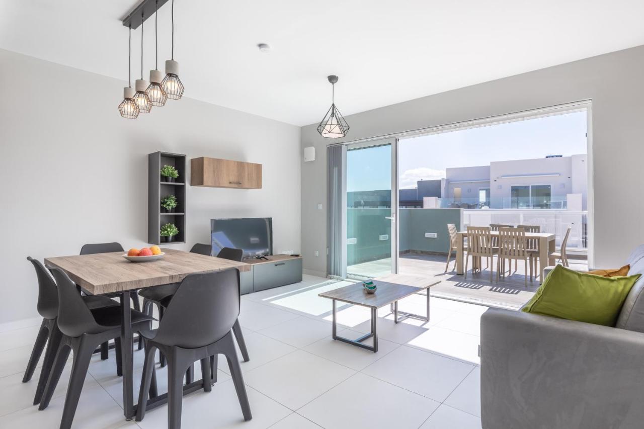 Unique Penthouse With Private Heated Jacuzzi, Close To Restaurants And Night Life Is-Swieqi Kültér fotó