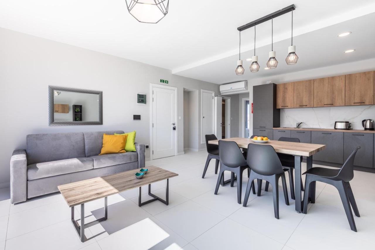 Unique Penthouse With Private Heated Jacuzzi, Close To Restaurants And Night Life Is-Swieqi Kültér fotó