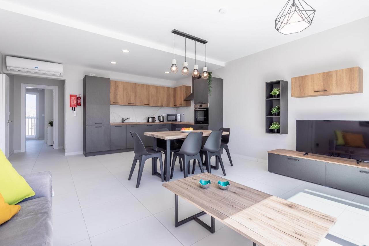 Unique Penthouse With Private Heated Jacuzzi, Close To Restaurants And Night Life Is-Swieqi Kültér fotó